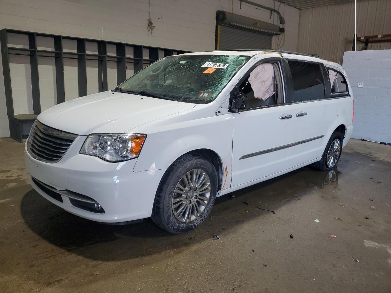 2014 CHRYSLER TOWN & COU