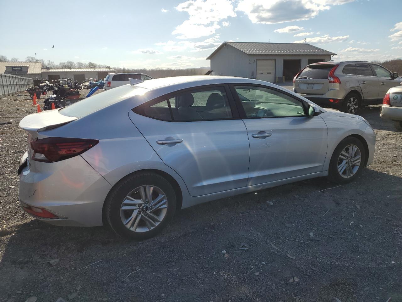 2019 HYUNDAI ELANTRA SE - Фото 3