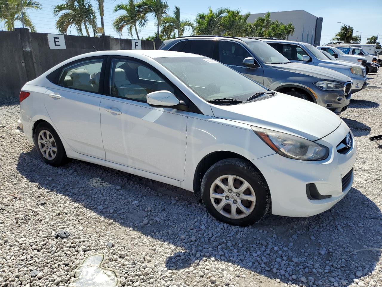 2012 HYUNDAI ACCENT GLS - Image 4