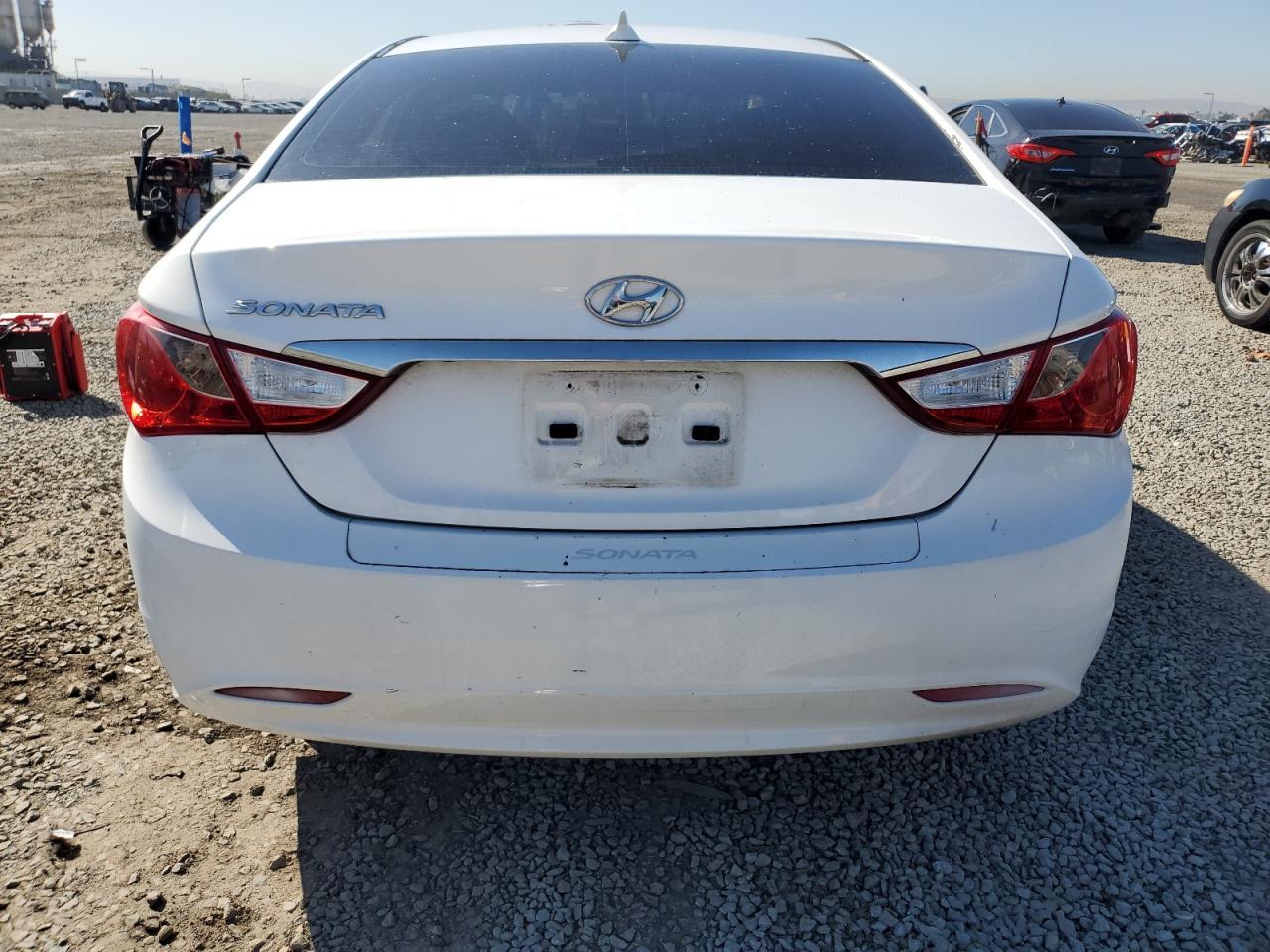 2013 HYUNDAI SONATA GLS - Image 6
