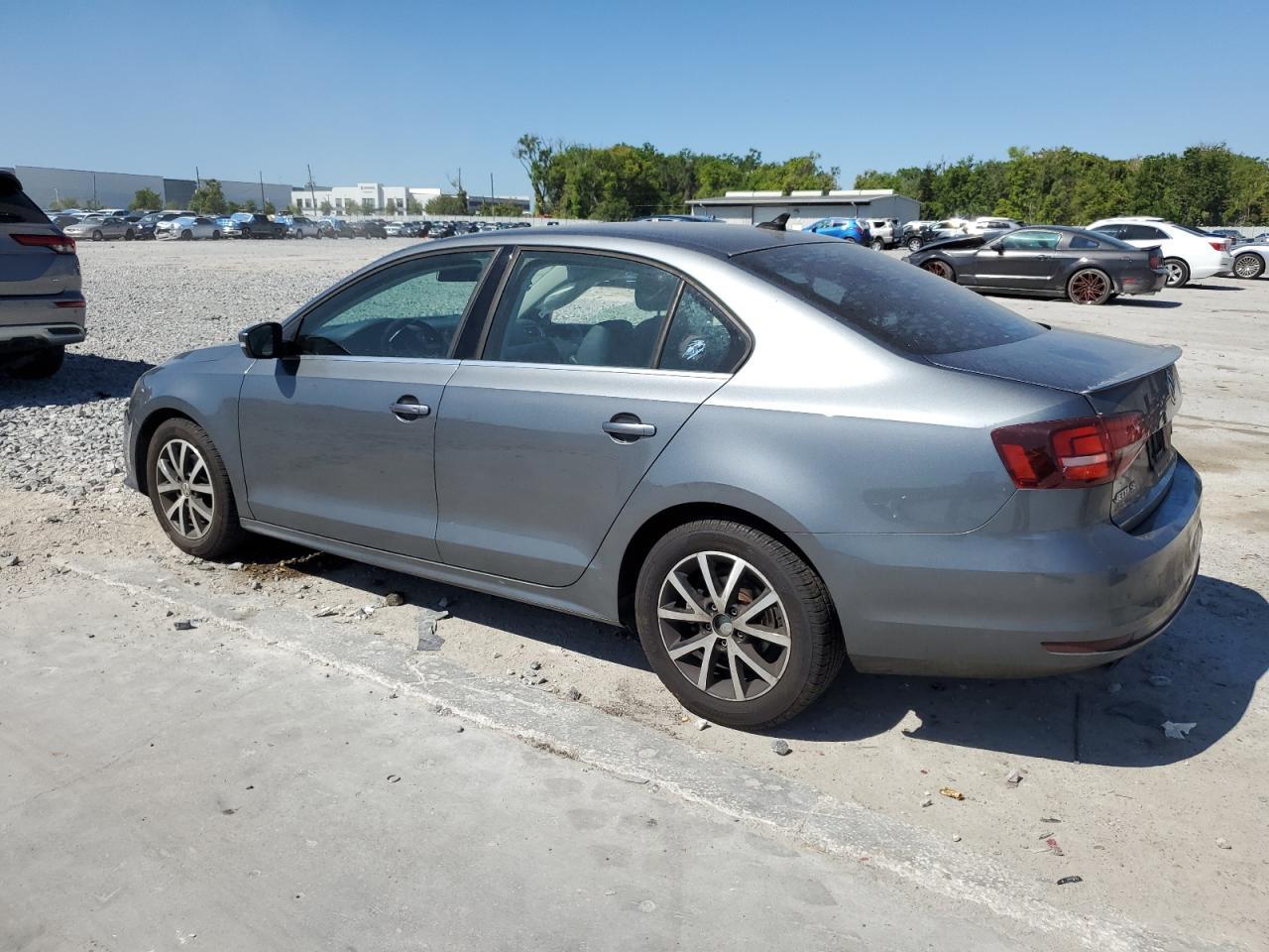 2017 VOLKSWAGEN JETTA SE - Image 2