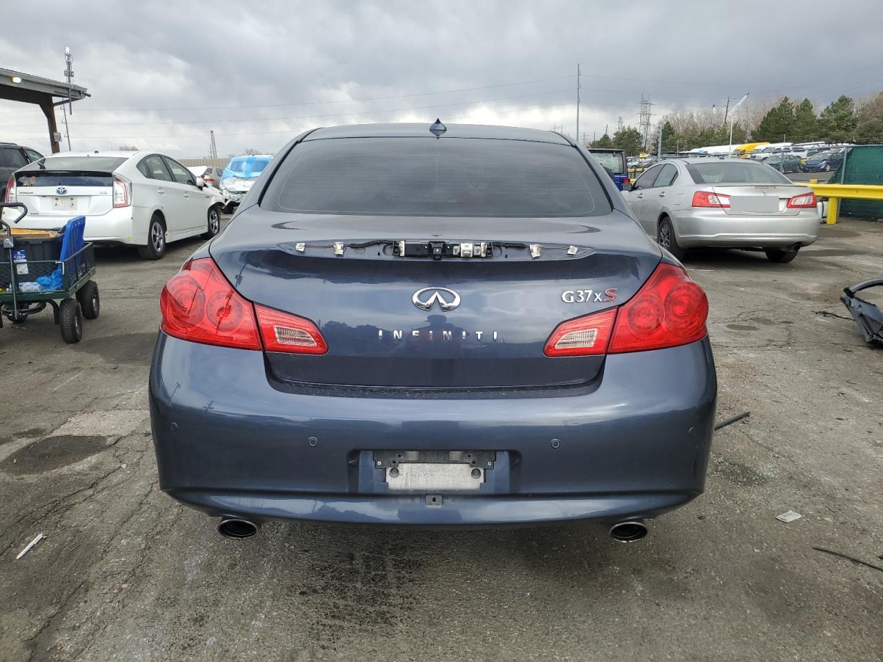2011 INFINITI G37 - Image 6