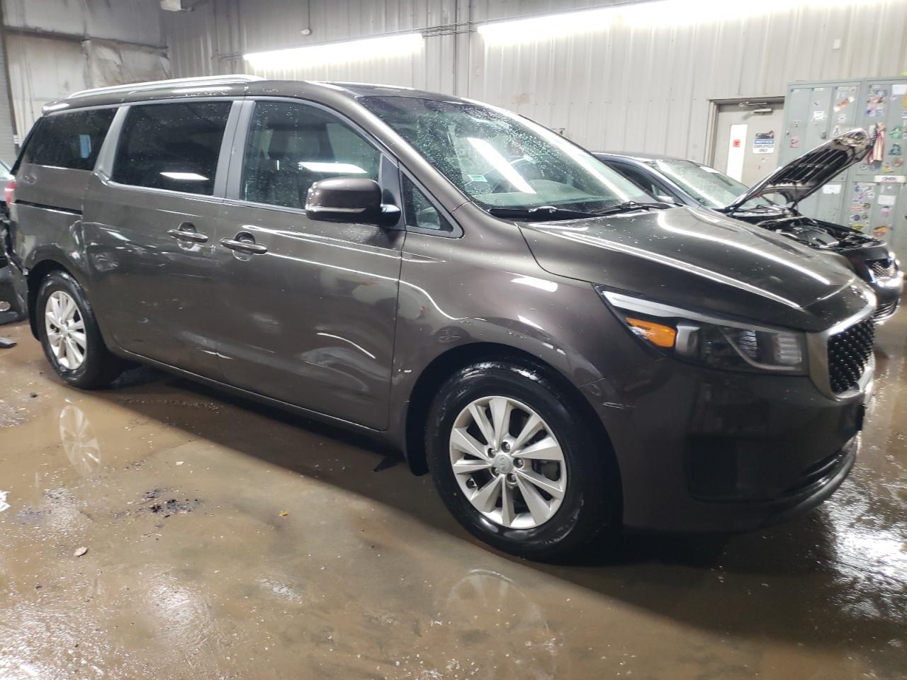 2017 KIA SEDONA LX - Image 4