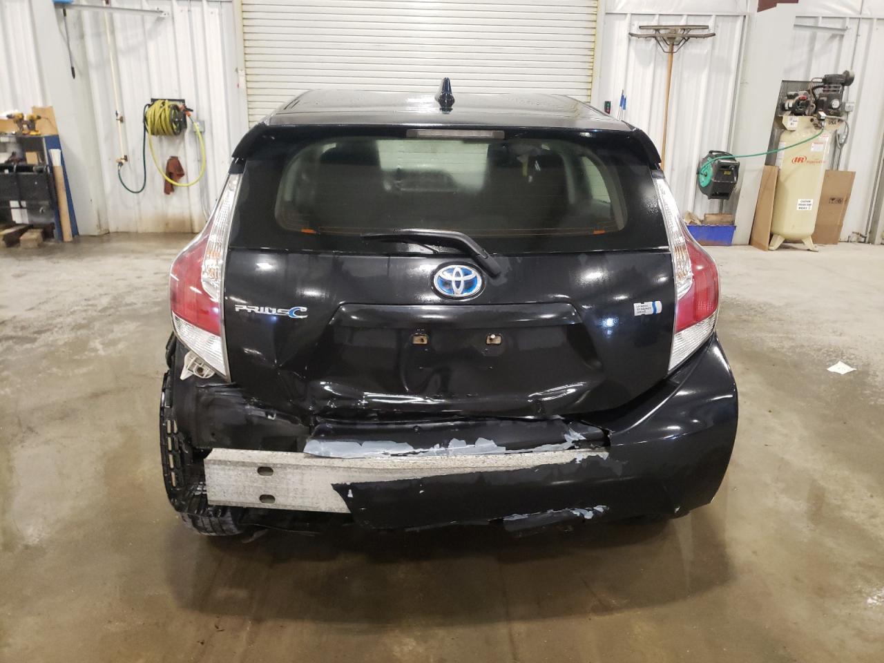 2016 TOYOTA PRIUS C - Фото 6