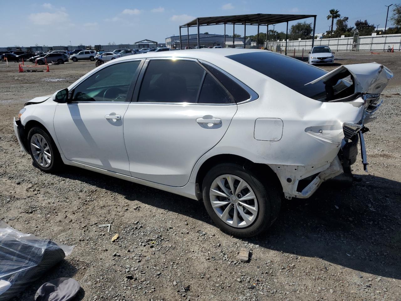 2015 TOYOTA CAMRY LE - Фото 2
