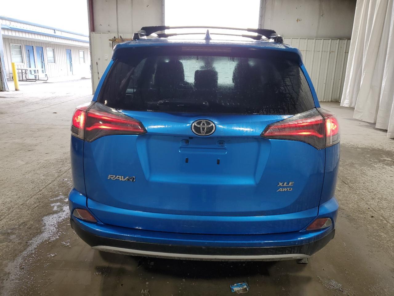 2017 TOYOTA RAV4 XLE - Image 6