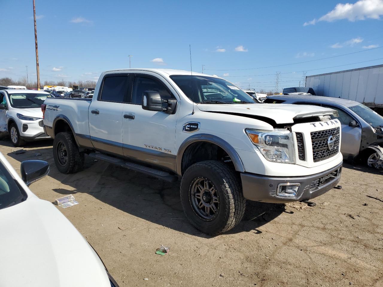 2017 NISSAN TITAN XD S - Фото 4