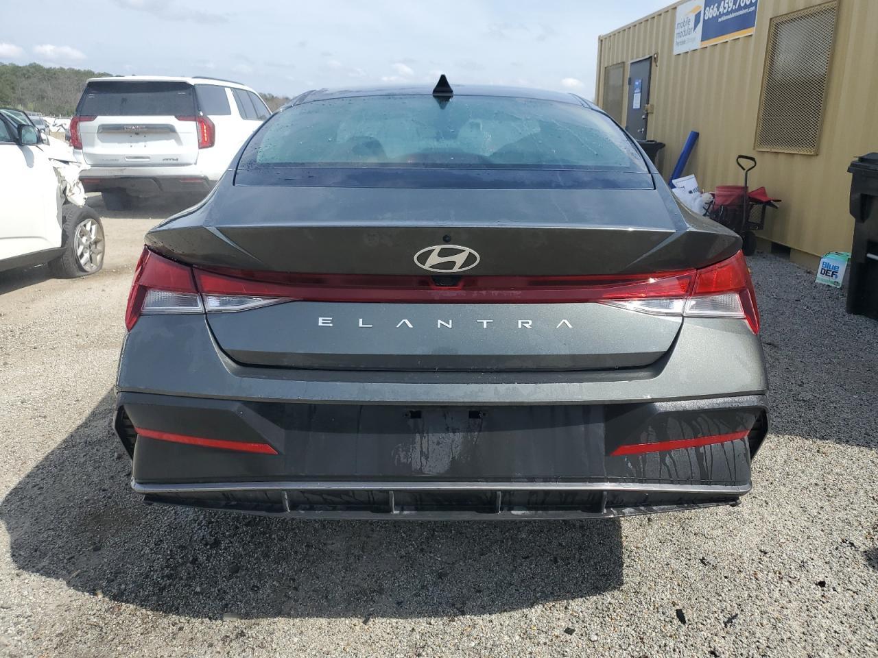 2024 HYUNDAI ELANTRA SE - Фото 6