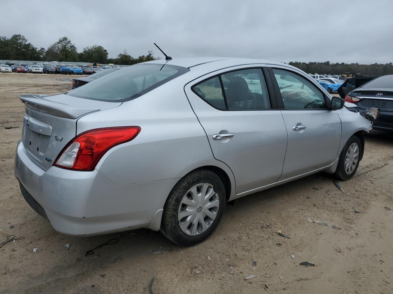 2016 NISSAN VERSA S - Фото 3