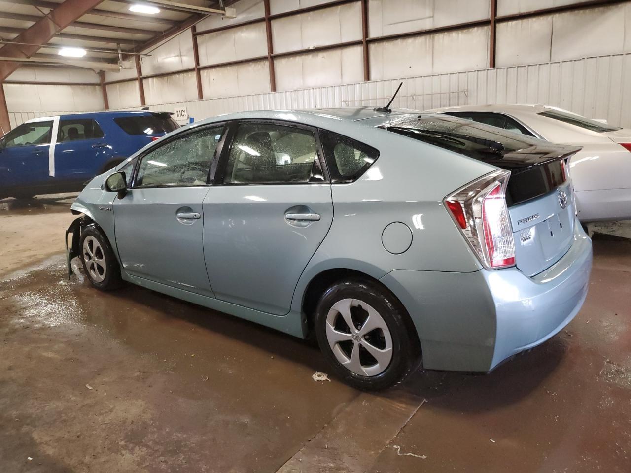 2015 TOYOTA PRIUS - Image 2