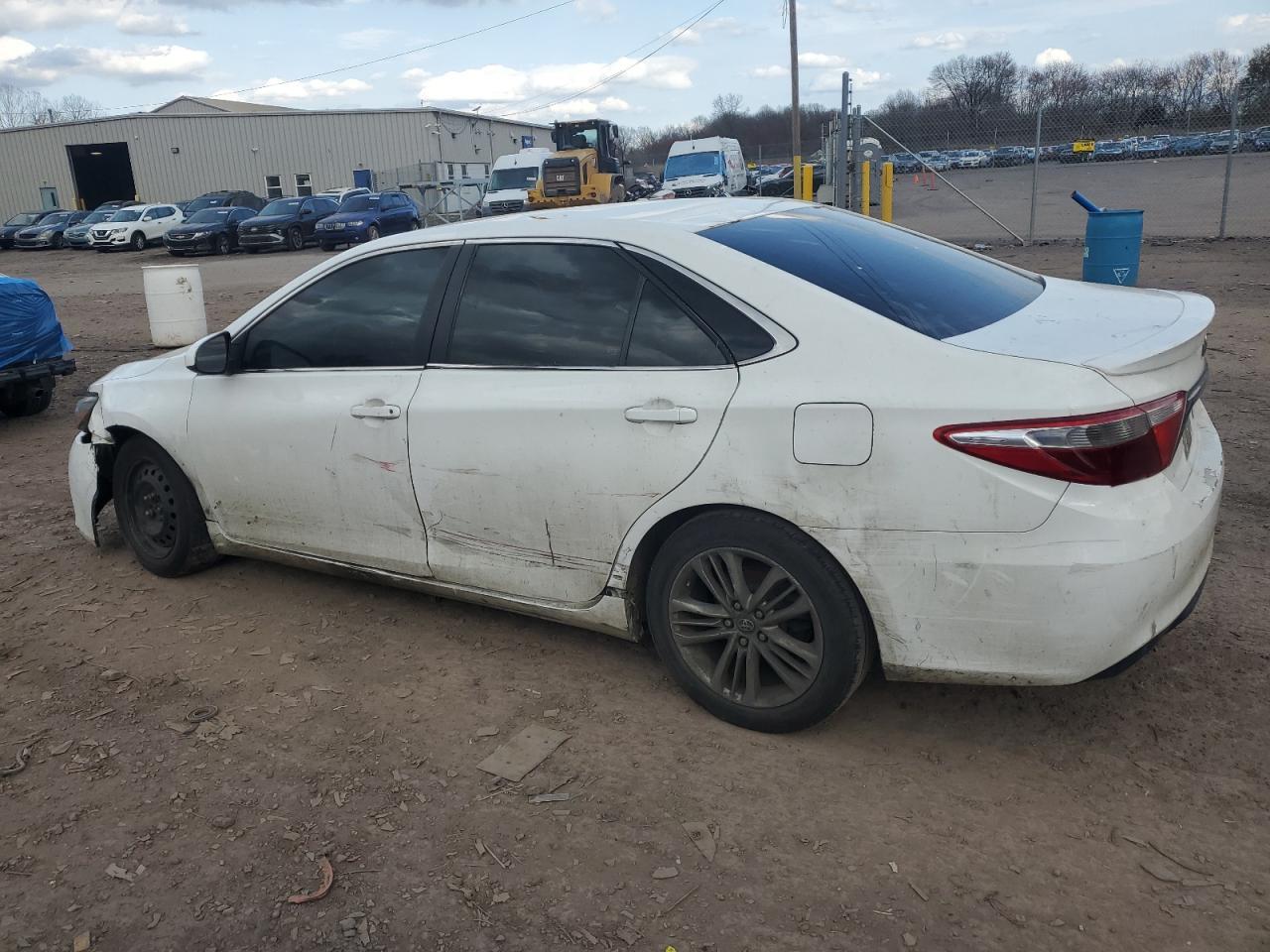 2016 TOYOTA CAMRY LE - Image 2