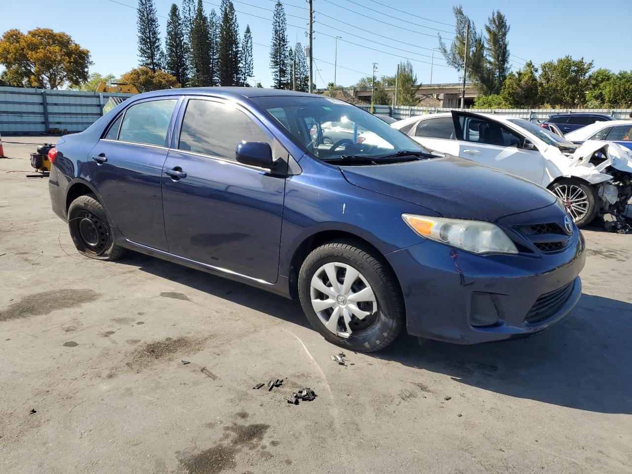 2013 TOYOTA COROLLA BA - Фото 4