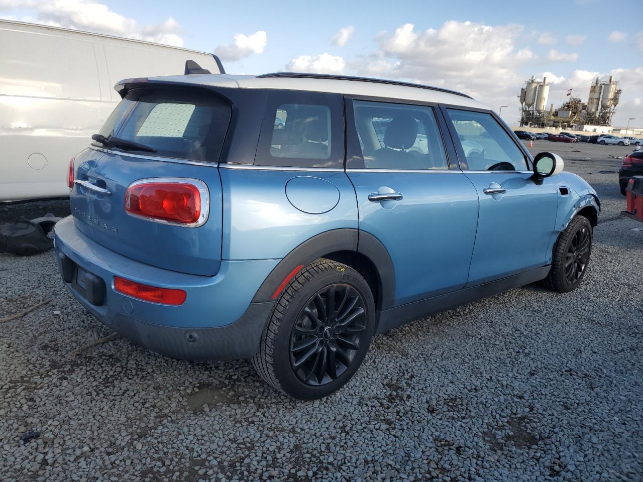 2017 MINI COOPER CLU - Image 3