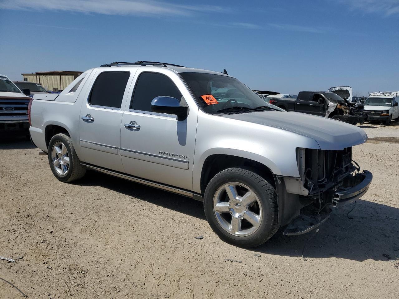 2013 CHEVROLET AVALANCHE - Image 4