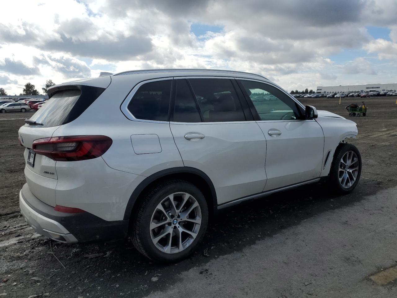 2023 BMW X5 XDRIVE4 - Фото 3