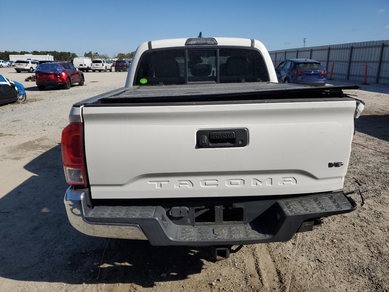 2017 TOYOTA TACOMA DOU - Фото 6