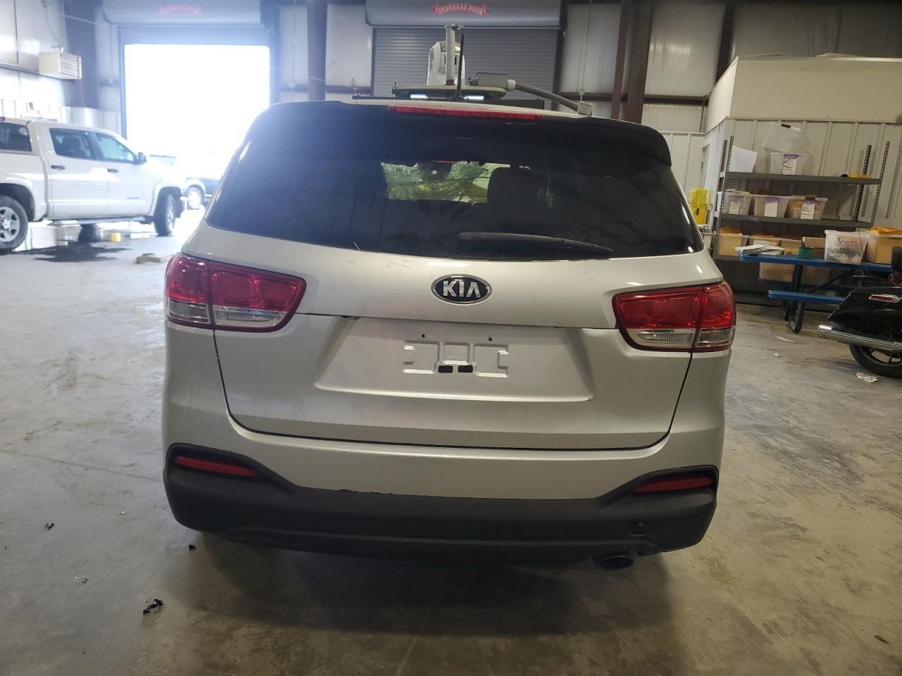 2017 KIA SORENTO LX - Фото 6