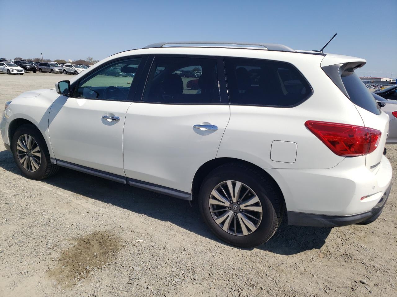 2017 NISSAN PATHFINDER - Image 2