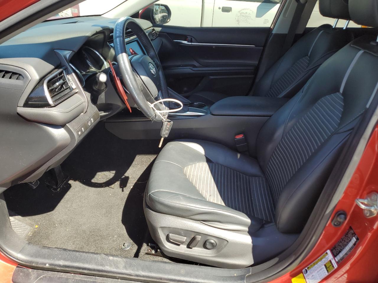 2020 TOYOTA CAMRY SE - Фото 7