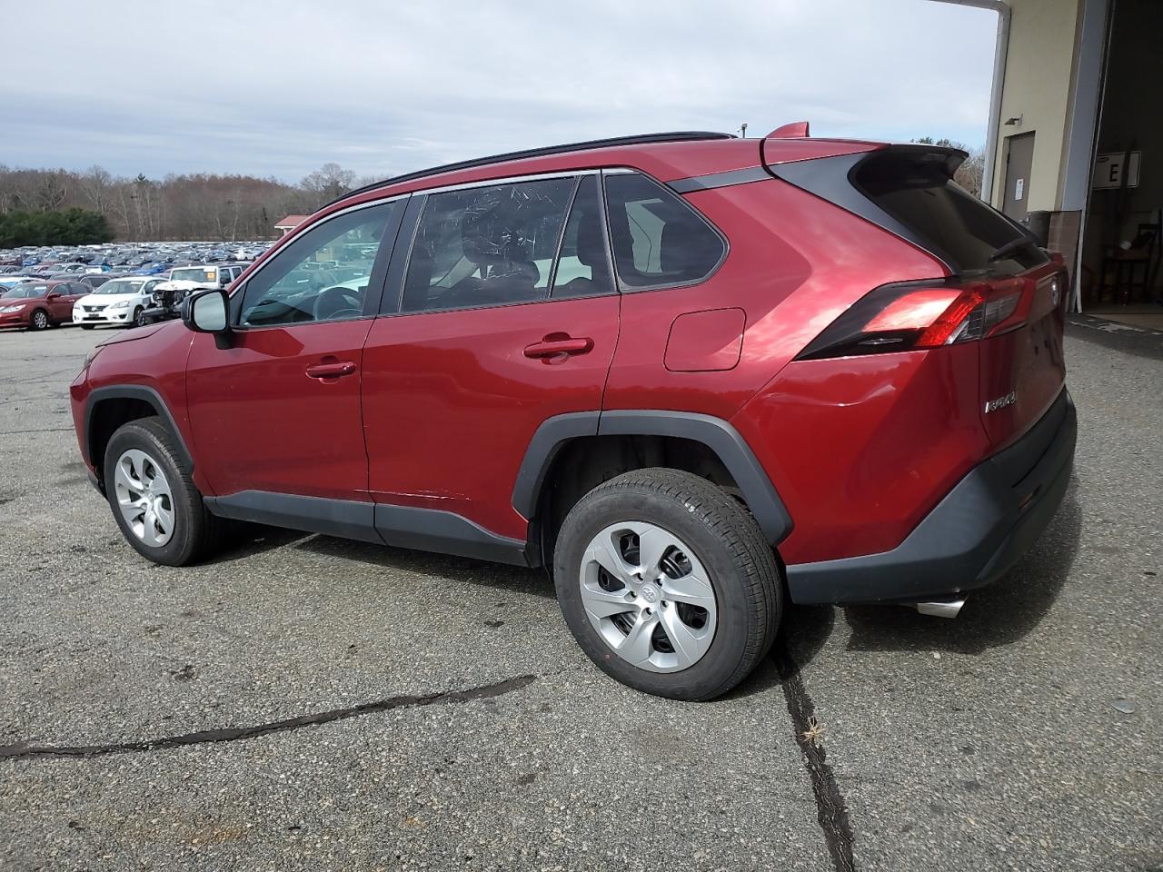 2021 TOYOTA RAV4 LE - Фото 2