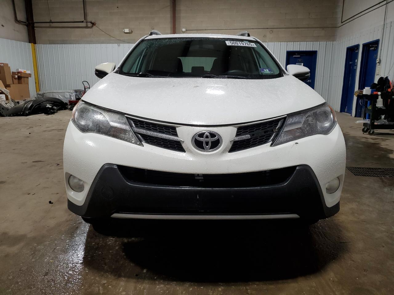 2015 TOYOTA RAV4 XLE - Image 5
