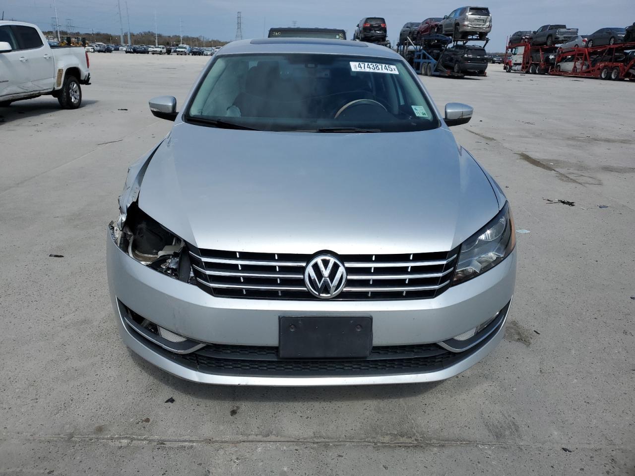 2014 VOLKSWAGEN PASSAT SEL - Фото 5