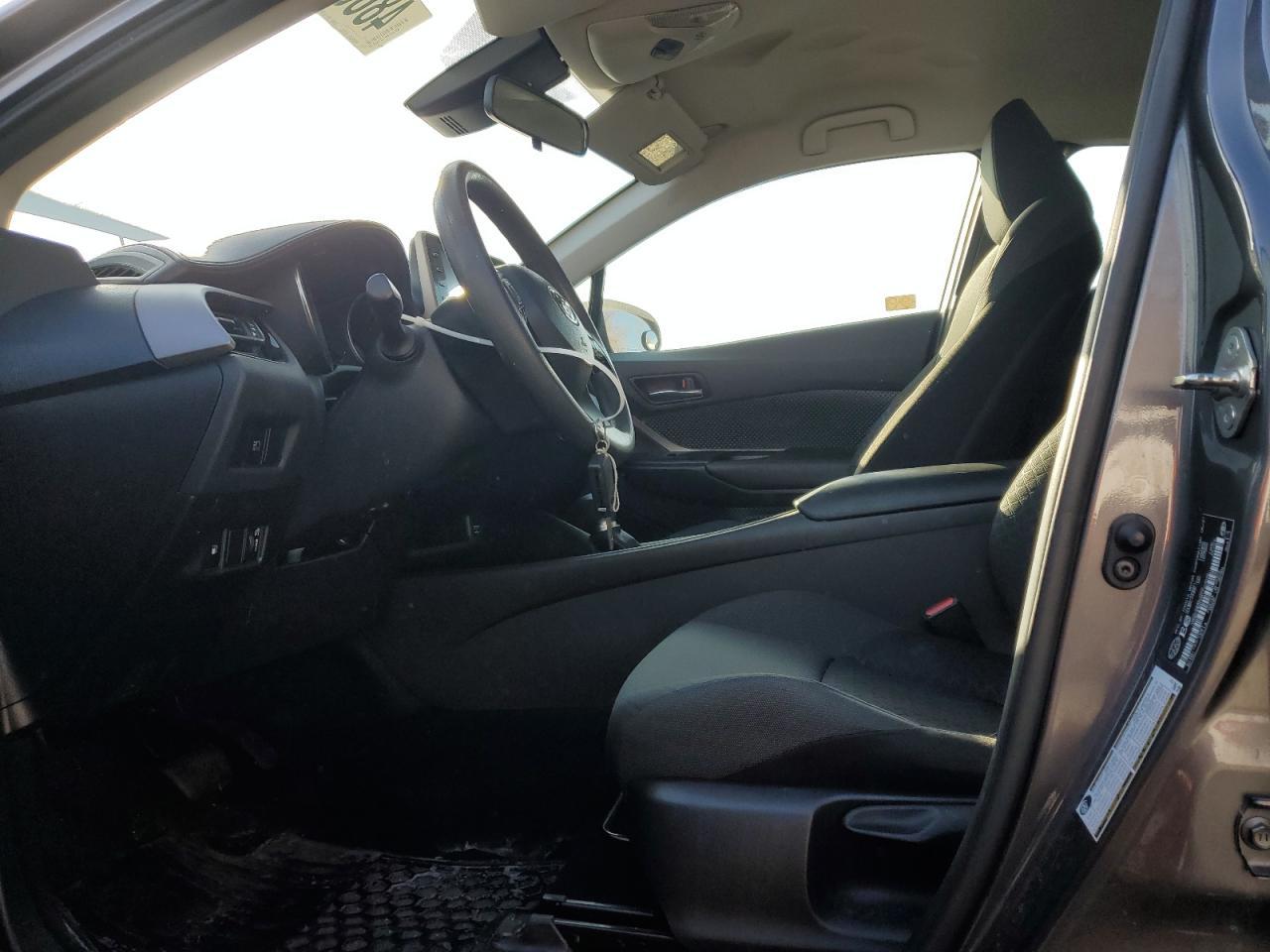 2021 TOYOTA C-HR XLE - Фото 7