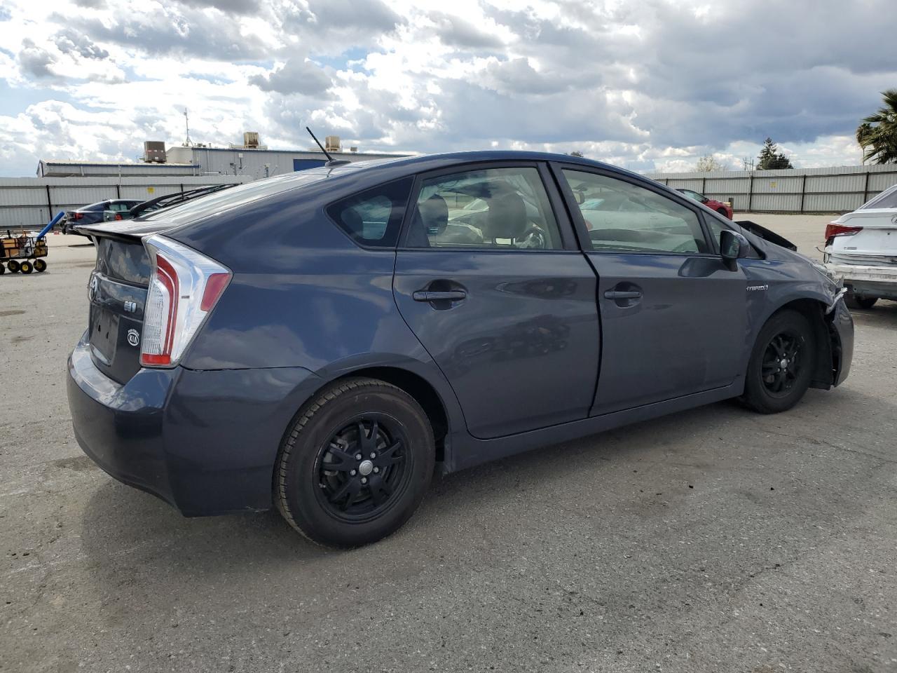 2015 TOYOTA PRIUS - Image 3