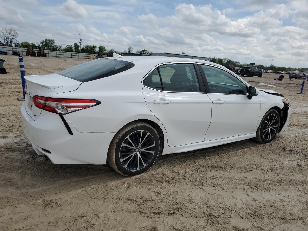 2020 TOYOTA CAMRY SE - Image 3