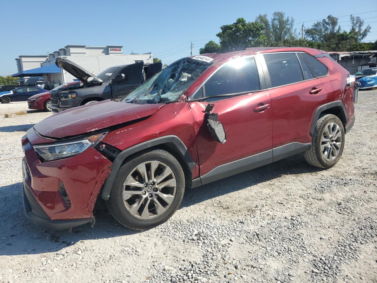 2020 TOYOTA RAV4 XLE P