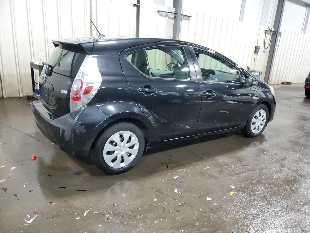 2013 TOYOTA PRIUS C - Фото 3