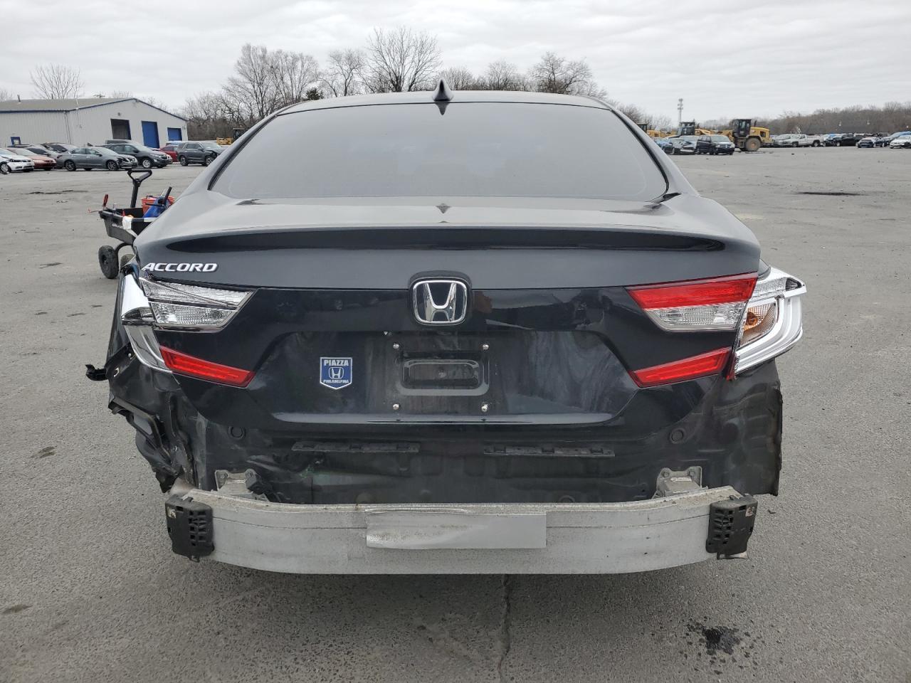 2018 HONDA ACCORD LX - Фото 6