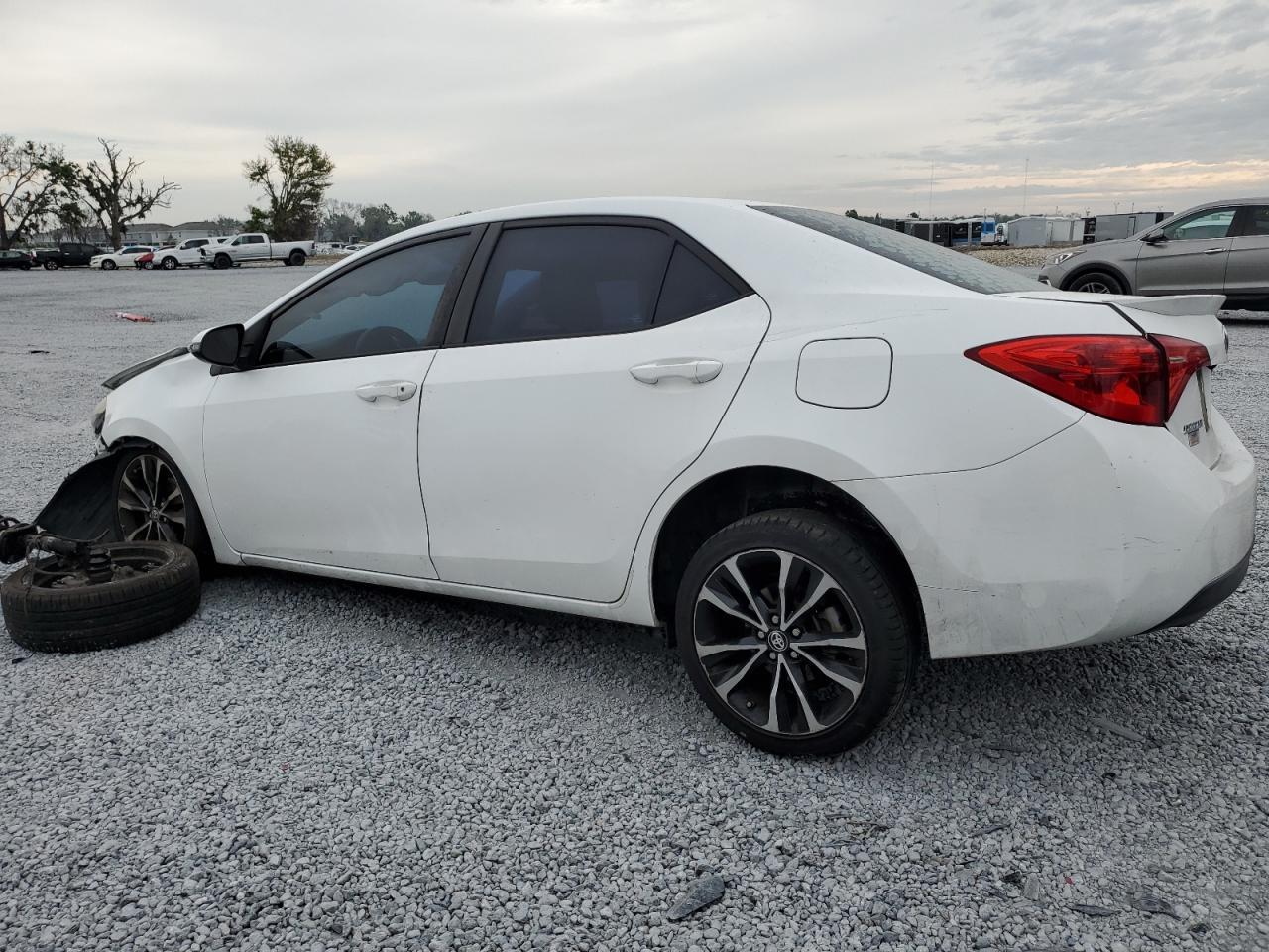 2018 TOYOTA COROLLA L - Фото 2