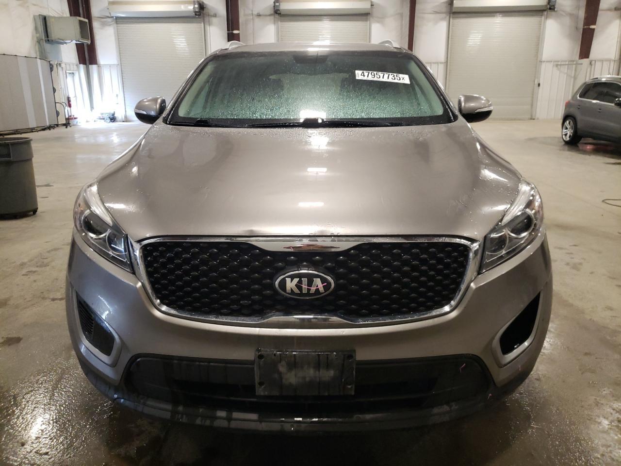 2017 KIA SORENTO LX - Image 5