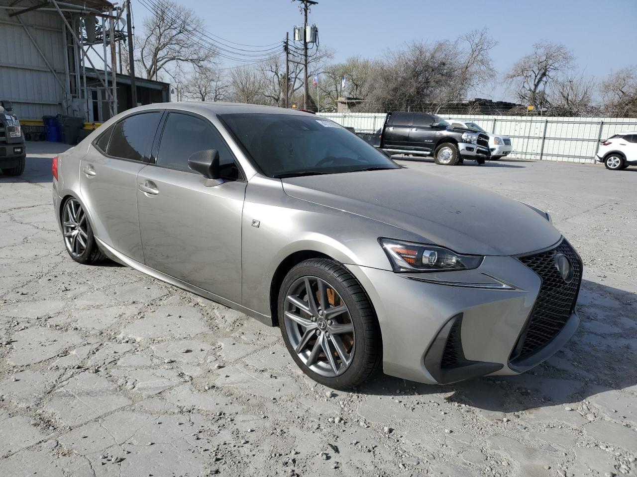 2017 LEXUS IS 200T - Фото 4