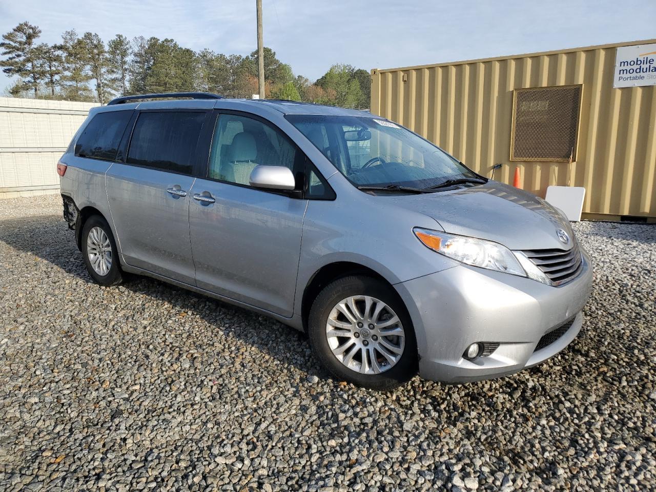 2015 TOYOTA SIENNA XLE - Фото 4