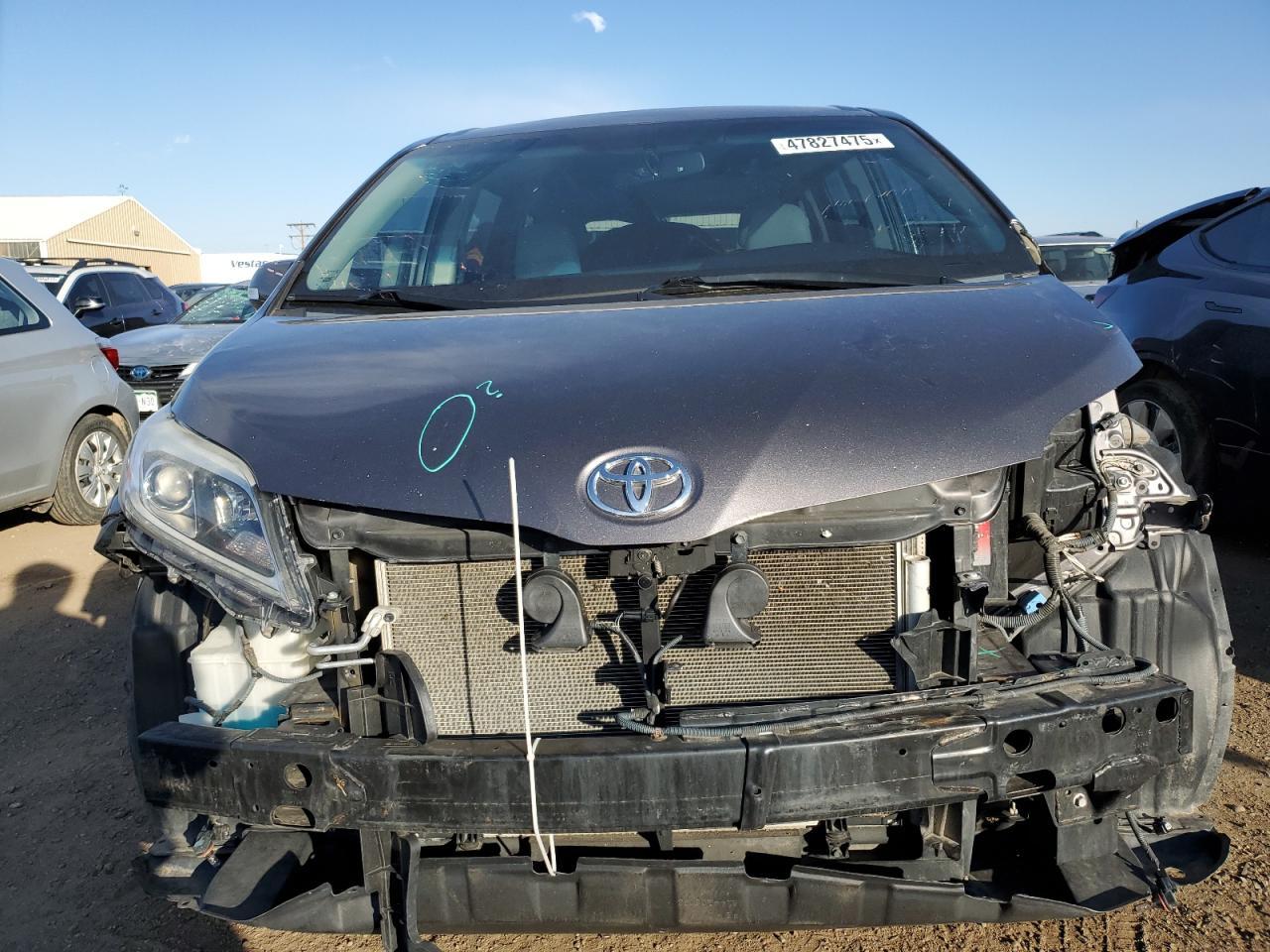 2015 TOYOTA SIENNA XLE - Фото 5