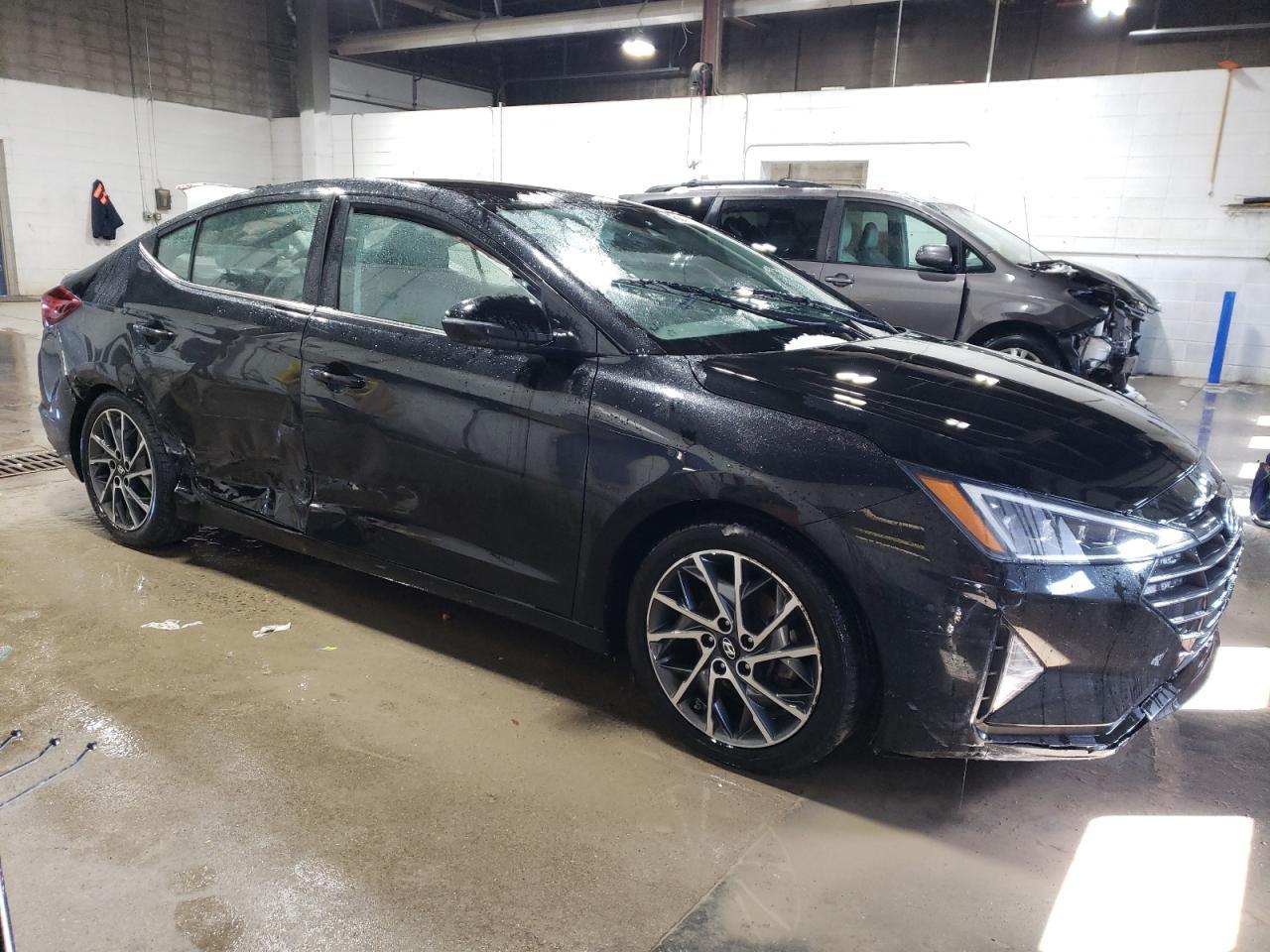 2019 HYUNDAI ELANTRA SE - Фото 4