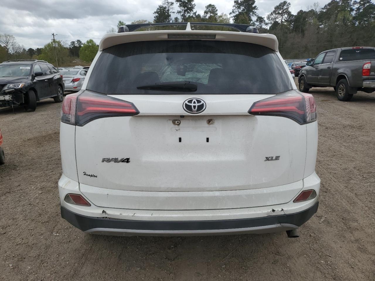 2017 TOYOTA RAV4 XLE - Image 6