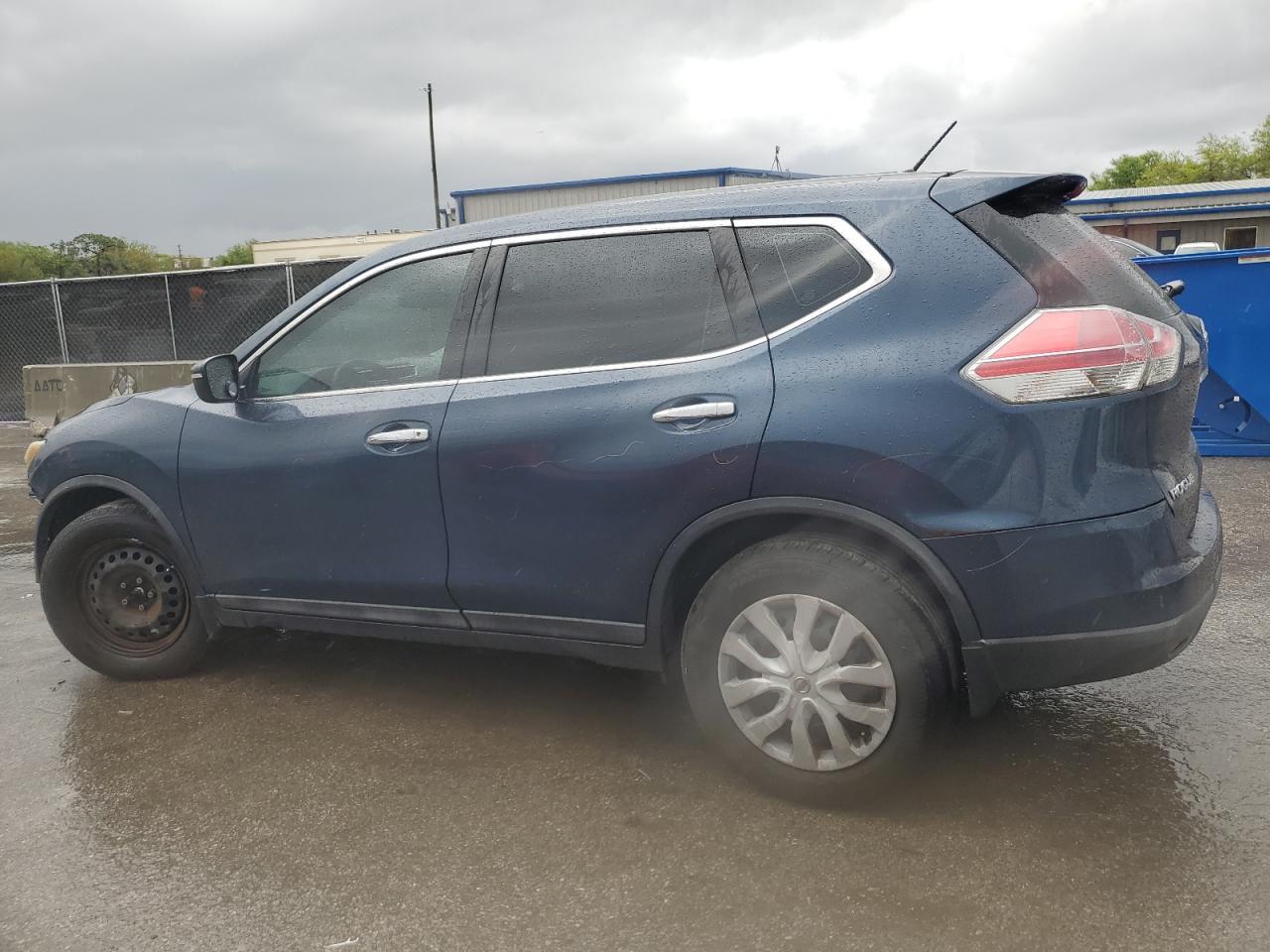 2015 NISSAN ROGUE S - Image 2
