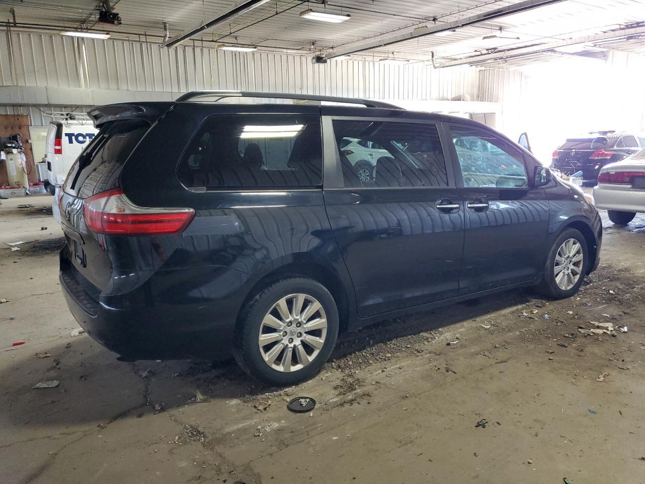 2015 TOYOTA SIENNA XLE - Фото 3
