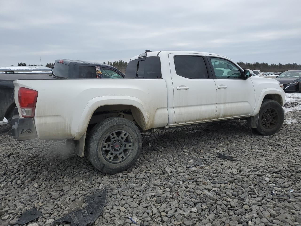 2017 TOYOTA TACOMA DOU - Фото 3