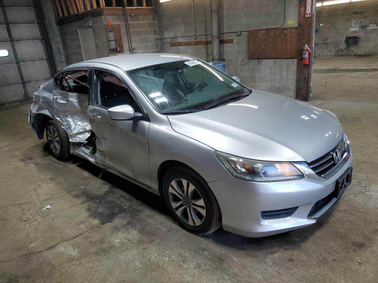 2014 HONDA ACCORD LX - Image 4