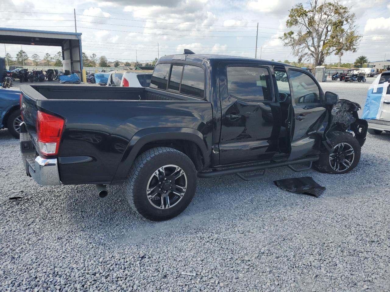 2017 TOYOTA TACOMA DOU - Фото 3