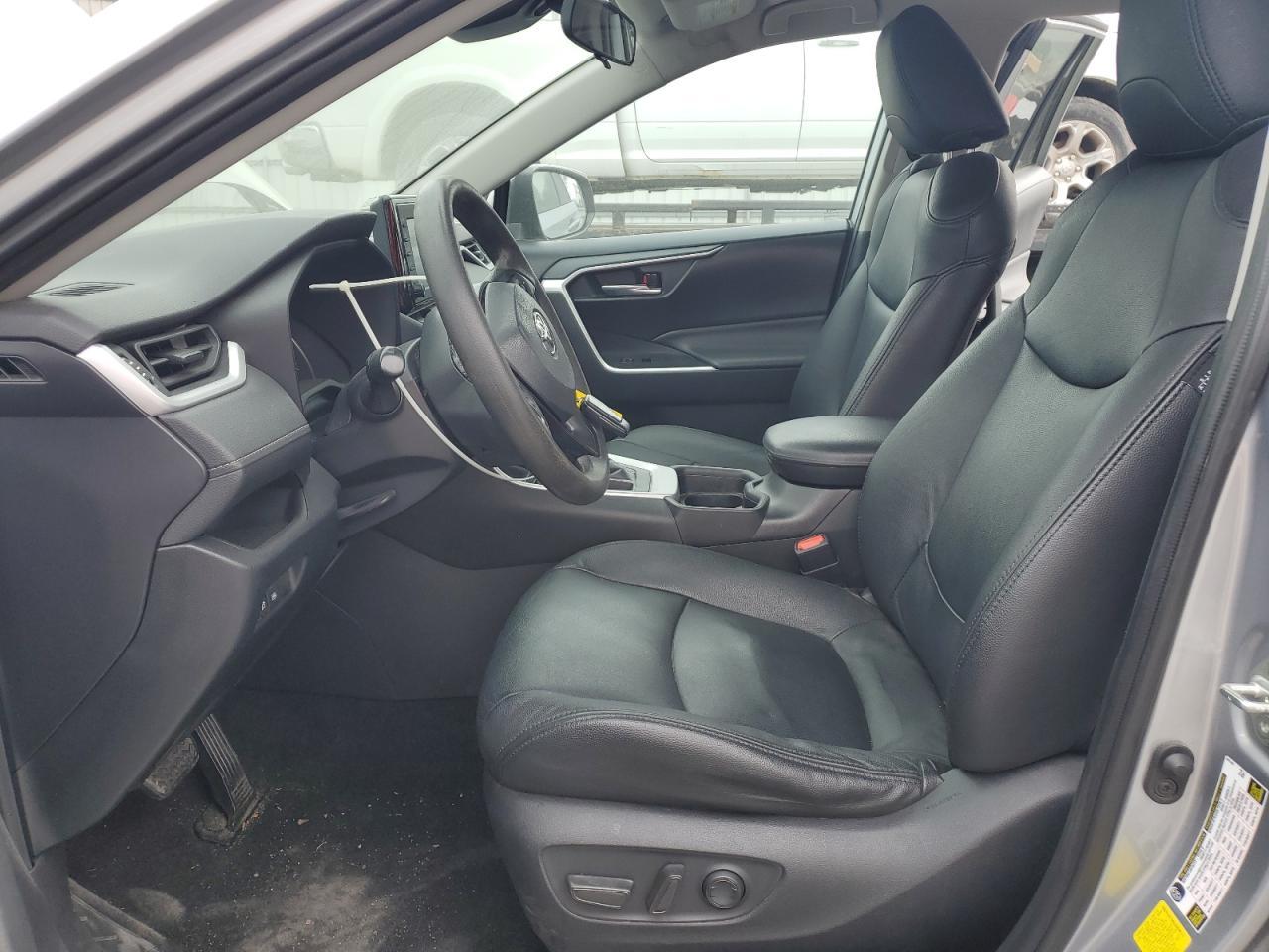 2020 TOYOTA RAV4 XLE - Image 7