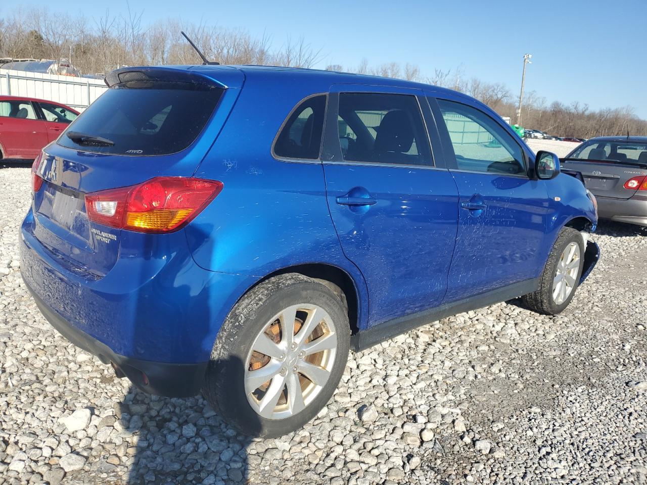2015 MITSUBISHI OUTLANDER - Фото 3