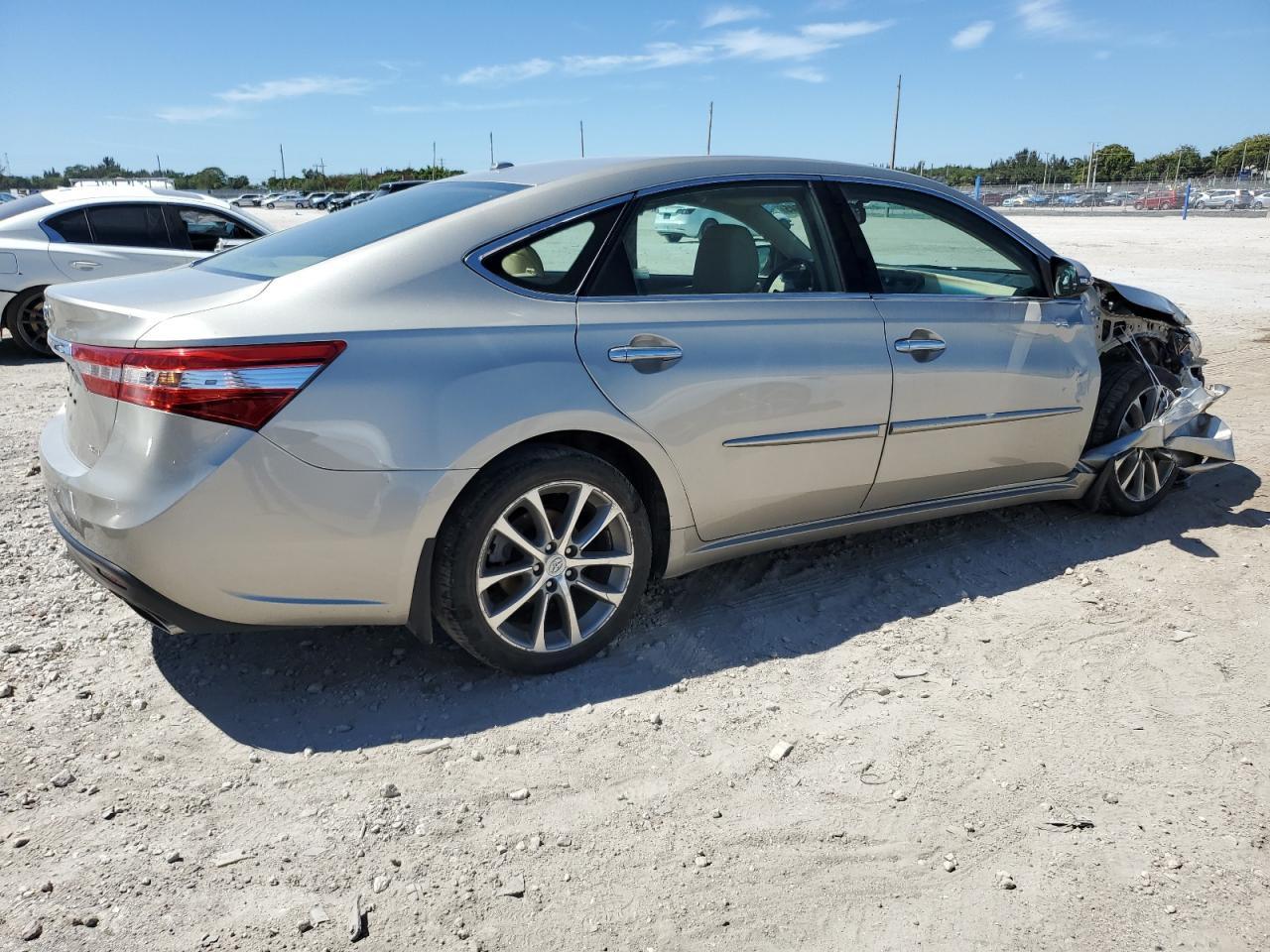 2015 TOYOTA AVALON XLE - Image 3