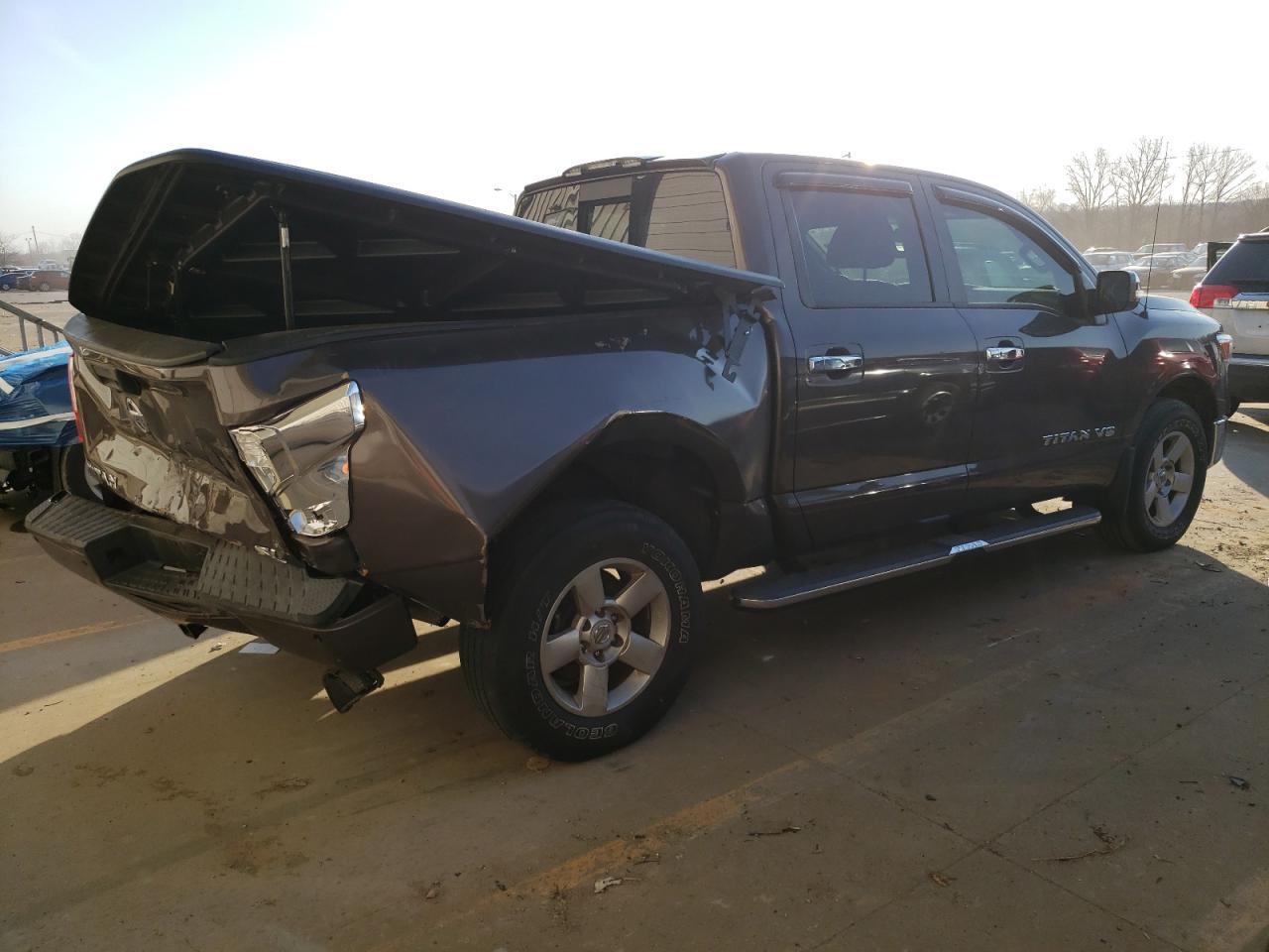 2018 NISSAN TITAN SV - Фото 3
