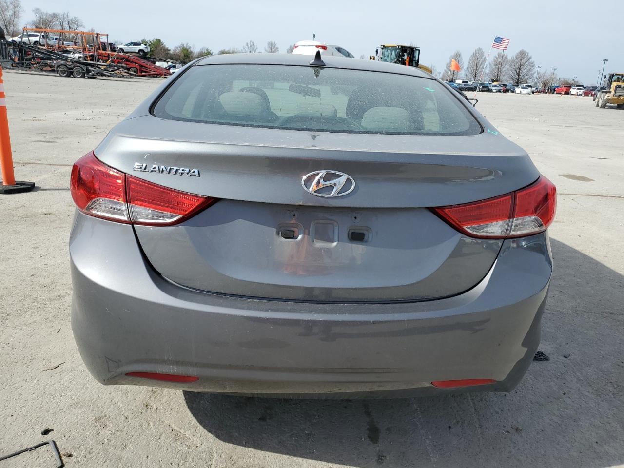 2013 HYUNDAI ELANTRA GL - Image 6