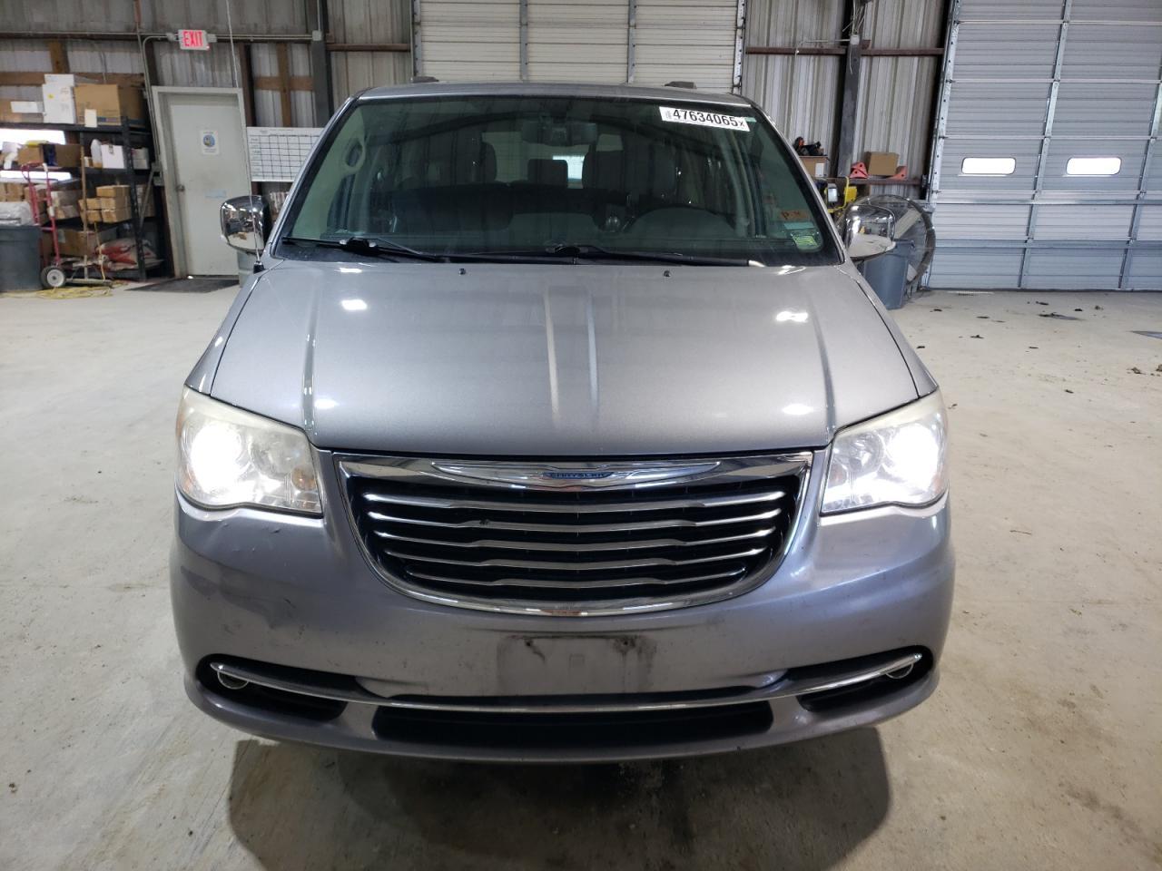 2014 CHRYSLER TOWN & COU - Image 5